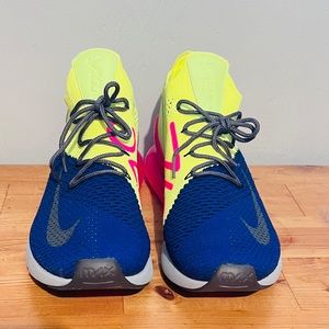 Nike Air 270. Rare color way with magenta soles. No box